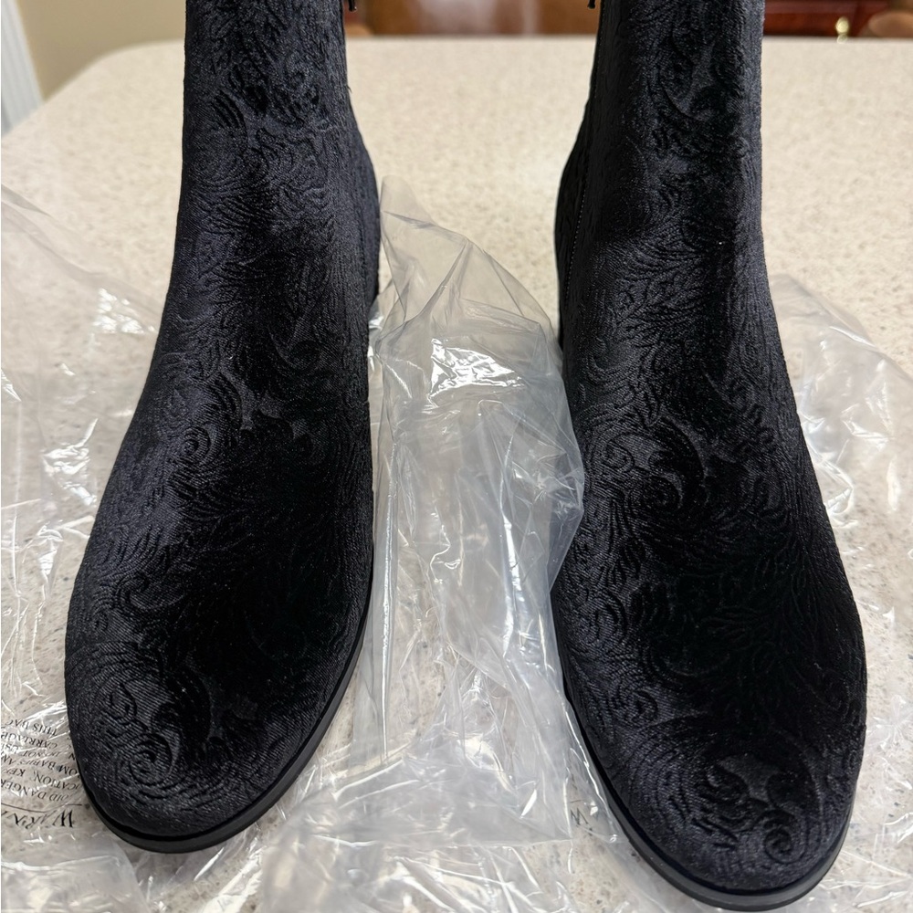 Vaneli Black Textured Ankle Boots size 10. No box. Never worn.